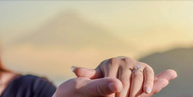 My fiancée handed me a note asking me to say 'no' at the altar—it seemed crazy, but I trusted her plan.